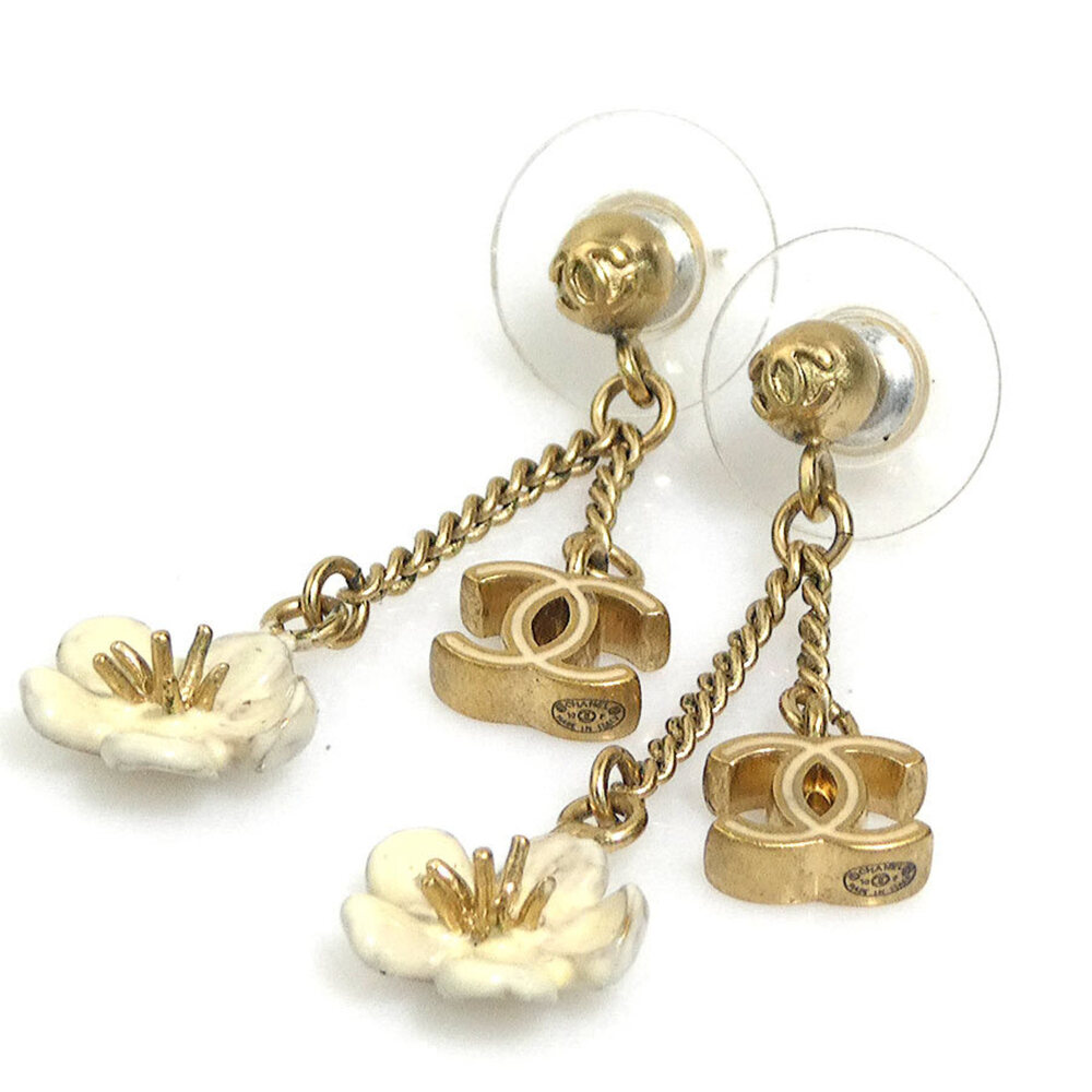 CHANEL Authentic White Earrings - Picture 3 of 5